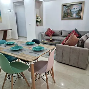 Apartment Luxury Family House With Garden View